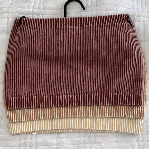 Set of 3 nude bandeau tops 🤎 - Picture 3 of 3